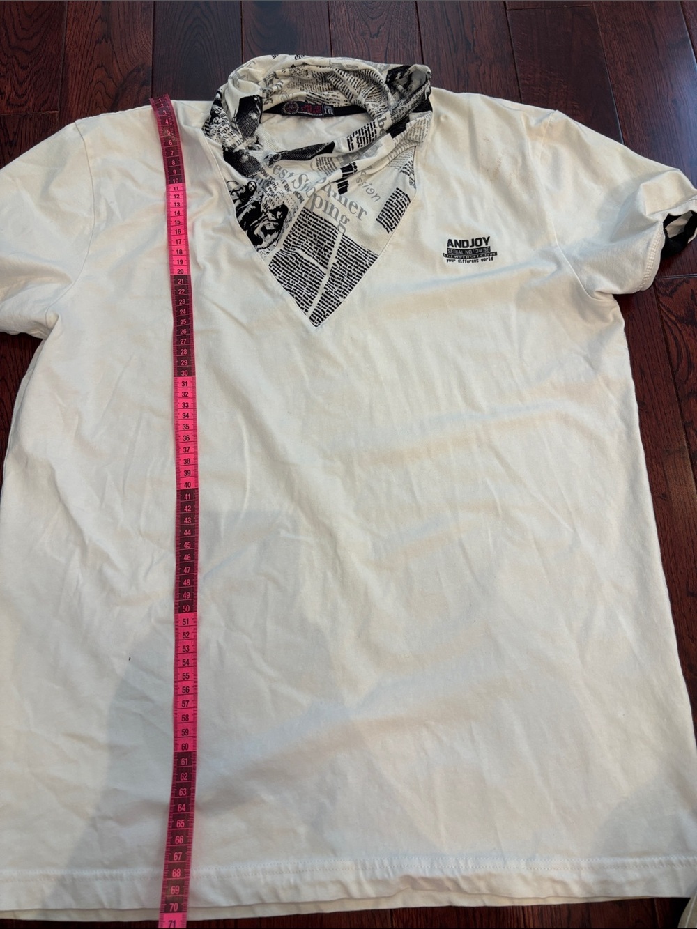 Andjoy White Short-Sleeve Tee with Printed Bandana Collar